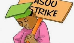 Nigerian journalists and others protest the closure of universities.