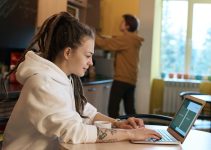 5 Top Online Jobs for Students to Earn Extra Money